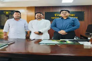 Politics News: गिरिडीह में अवैध खनन पर राजद का हमला, खान निदेशक से सख्त कार्रवाई की मांग
