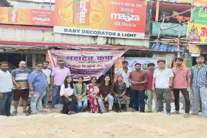 Dumka News: श्रावणी मेले में कांवरियों की सेवा, महादेव कृपा शिविर में बांटा गया पानी और फ्रूटी