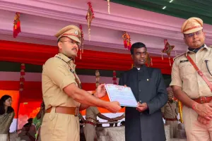 Ranchi News: नवीन पुलिस लाइन में शान से लहराया तिरंगा, उत्कृष्ट कार्य करने वाले पुलिसकर्मी सम्मानित