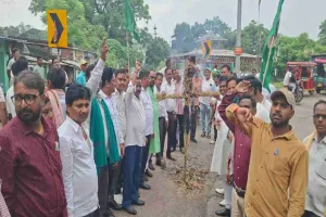 Giridih News: खनिज विधेयक के विरोध में झामुमो का प्रदर्शन, बनियाडीह में पीएम मोदी का पुतला फूंका