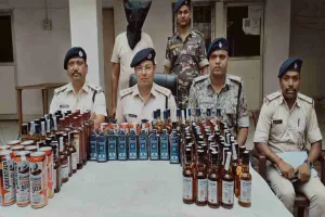 Deoghar News: बर्मसिया में राशन दुकान से अवैध शराब बिक्री का पुलिस ने किया बड़ा भंडाफोड़