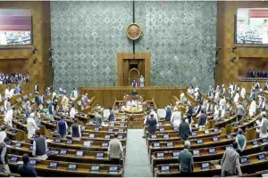 Politics News: संसद में फिर हंगामा, लोकसभा 12 बजे तक और राज्यसभा 2 बजे तक स्थगित