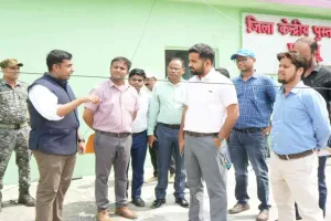 Palamu News: 87 लाख की लागत से बदलेगी जिला पुस्तकालय की तस्वीर, उपायुक्त ने कार्यों की समीक्षा की