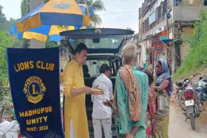 Deoghar News: लायंस क्लब यूनिटी ने चलाया 'फूड फॉर हंगर' अभियान, जरूरतमंदों को कराया भोजन 