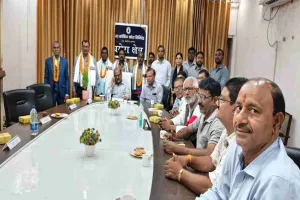 Dhanbad News: महाप्रबंधक केके सिंह की मौजूदगी में बरोरा में सेवानिवृत्त कर्मी किए गए सम्मानित