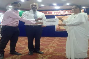 Koderma News: मॉडर्न पब्लिक स्कूल में नशा मुक्ति अभियान और करियर काउंसलिंग कार्यक्रम आयोजित
