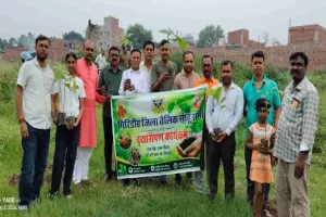 Giridih News: पर्यावरण संरक्षण का संदेश, तैलिक साहू सभा ने चलाया वृक्षारोपण अभियान