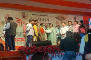 Hazaribagh News: जनजातीय गौरव उत्सव में दिखा महिला उद्यमिता का हुनर, 80 स्टॉलों में सजे स्थानीय उत्पाद