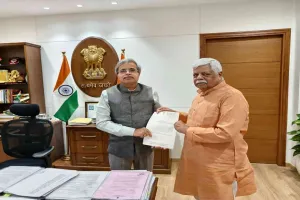 Politics News: पलामू-गढ़वा के विकास के लिए रेल कनेक्टिविटी पर जोर, सांसद वीडी राम ने सौंपा ज्ञापन