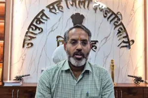 Giridih News: उपायुक्त ने की अपील, परिवार के नाम नजदीकी मतदान केंद्र पर कराएं स्थानांतरित