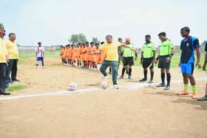 Giridih News: विश्व आदिवासी दिवस पर फुटबॉल प्रतियोगिता, स्पोर्ट्स ट्रेनिंग सेंटर और गिरिडीह कॉलेज विजेता