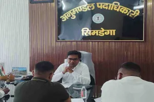 Simdega News: सिमडेगा में मतदाता सूची विशेष गहन पुनरीक्षण-2026 को लेकर राजनीतिक दलों के साथ बैठक