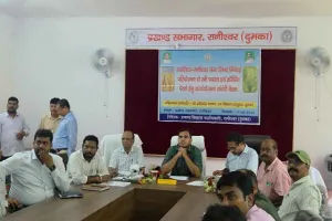 Dumka News: डीडीसी अनिकेत सचान ने रानीश्वर में मेगा लिफ्ट सिंचाई परियोजना की कार्ययोजना बैठक की