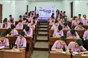 Sahebganj News: पूर्वी रेलवे हाई स्कूल में निबंध प्रतियोगिता, छात्रों ने दिखाया देशभक्ति का जज्बा