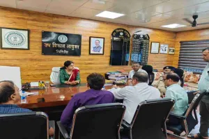 Giridih News: ब्लड डोनेशन मॉनिटरिंग कमेटी की बैठक, अधिक रक्तदान शिविर लगाने के निर्देश