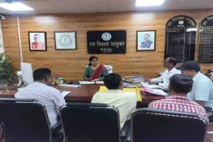 Giridih News: पंचायत स्तर पर खेल प्रतियोगिताएं कराने के निर्देश, फुटबॉल स्टेडियम निर्माण में तेजी लाने पर जोर