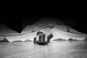 Crime News : फरीदाबाद रेलवे स्टेशन के बाहर मिला 25-30 वर्षीय युवक का शव, पहचान नहीं