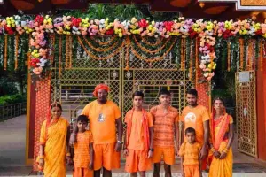 Chatra News: भद्रकाली मंदिर में दर्शन-पूजन के बाद देवघर के लिए रवाना हुआ कांवरिया दल
