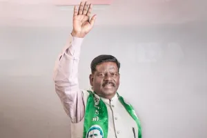 JMM Celebration: विधायक हेमलाल मुर्मू के जन्मदिन पर कार्यकर्ताओं ने बांटी मिठाइयां