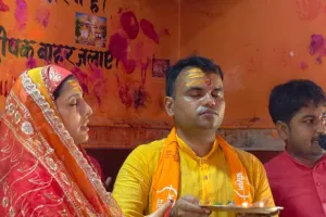 Giridih News: झारखंडधाम में महादेव की पूजा कर थाना प्रभारी ने की सुख-समृद्धि की कामना