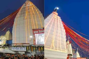 Deoghar News: रिमझिम बारिश में बाबा के जयघोष से गूंजा देवघर, 20वें दिन भी कांवरियों की लंबी कतार