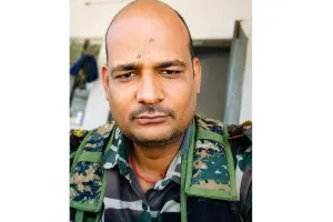 झारखंड पुलिस के जवान शशांक पाण्डेय के निधन से रेड़मा में शोक, जवानों ने दी अंतिम सलामी