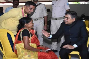 Bokaro News: आंदोलनकारी बुजुर्ग हेमंती देवी ने उपायुक्त से किया संवाद, पेंशन की ली जानकारी