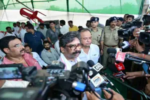 मुख्यमंत्री हेमंत सोरेन ने स्वर्गीय सुदिव्य कुमार के पार्थिव शरीर को दिया कंधा