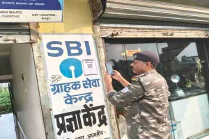 Hazaribagh News: अपराध नियंत्रण हेतु पुलिस की नई पहल, संवेदनशील स्थानों पर लगे 'रक्षक ऐप' QR कोड