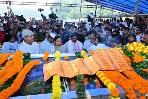 Giridih News: राज्यपाल, मुख्यमंत्री और गणमान्य हस्तियों ने दिवंगत मंत्री सुदिव्य कुमार को दी श्रद्धांजलि