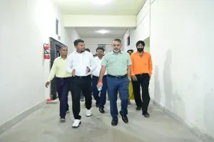 Giridih News: उपायुक्त रामनिवास यादव ने ईवीएम-वीवीपैट वेयरहाउस का किया त्रैमासिक निरीक्षण