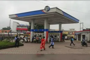 Crime News: खूंटी पेट्रोल पंप पर फायरिंग, PLFI के नाम पर मांगी 10 लाख की रंगदारी