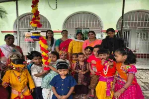 Koderma News: एडुमेटा द आई स्कूल में धूमधाम से मना जन्माष्टमी पर्व