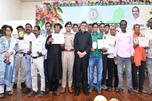 झारखंड आंदोलनकारियों का सम्मान, उनके संघर्ष और त्याग को नमन: उपायुक्त