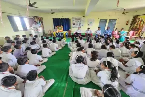 Koderma News: शिक्षक दिवस पर सम्मानित हुए गुरुजन, विद्यार्थियों ने सांस्कृतिक प्रस्तुतियों से बांधा समां