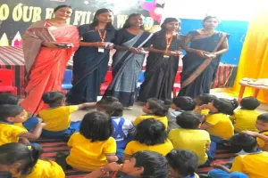Lohardaga News: शिक्षक दिवस पर नन्हे-मुन्नों ने लूटी महफिल, गीत-नृत्य से शिक्षकों का किया सम्मान