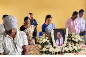 पूर्व मंत्री सुदीब्य कुमार सोनू को कांग्रेस कार्यकर्ताओं ने दी भावभीनी श्रद्धांजलि