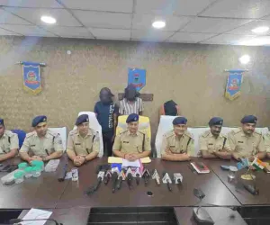 बोकारो: चोरी के कई मामलों का पुलिस ने किया उदभेदन, मोबाइल फोन व आभूषण समेत तीन आरोपी गिरफ्तार