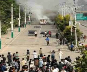 Opinion: पड़ोसी देशों की अराजकता में भारतीय संविधान की ताकत का संदेश