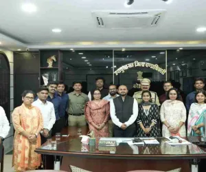 फाउंडेशन कोर्स के प्रशिक्षु अधिकारी कोडरमा पहुंचे, उपायुक्त ने किया स्वागत