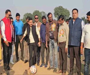 डोमचांच में अंतर जिला फुटबॉल टूर्नामेंट का शुभारंभ, बोकारो ने हजारीबाग को 2-0 से हराया