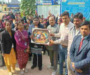 Koderma News: ग्रिजली विद्यालय के बच्चों ने किया गौशाला परिसर का भ्रमण