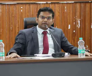 उपायुक्त ने किया दुमका लैम्प्स का निरीक्षण, धान खरीद को लेकर दिए कड़े निर्देश