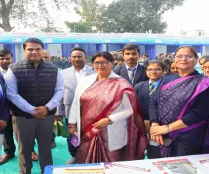 मॉडर्न विद्यालय में एजुकेशनल मेले का भव्य आयोजन, 1500 छात्रों को मिला करियर मार्गदर्शन