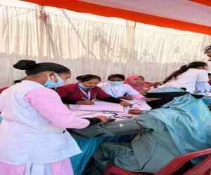 संत कोलम्बस मिशन होस्पिटल के निशुल्क स्वास्थ्य मेले में 1323 लोगों का मुफ्त इलाज