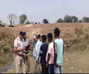 Chaibasa News : नाले में मिला नवजात बच्ची का शव, इलाके में सनसनी