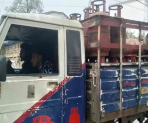 Sahebganj News : ठप्प पड़ गई गैस एजेंसियों की बुकिंग, बिगड़ गया रसोई में बनी भोजन का स्वाद