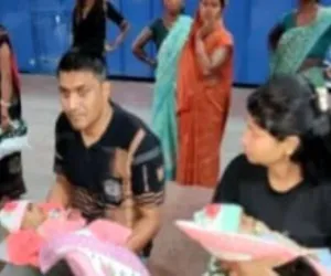 Koderma News: स्टेशन पर चलती ट्रेन पकड़ने में 24 वर्षीया महिला की गई जान