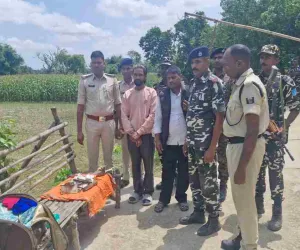 नेपाल सीमा से घुसपैठ करते दो युवक गिरफ्तार, लाखों की नेपाली व भारतीय करेंसी बरामद; संयुक्त कार्रवाई में सफलता
