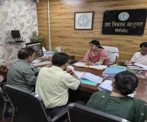 Giridih News: पीएम सूर्यघर योजना को लेकर बड़ी समीक्षा बैठक, डीसी ने दिए सख्त निर्देश